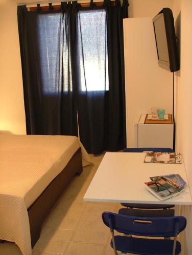 B&B Hibiscus - image 11