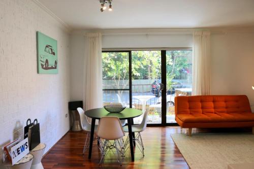 Spacious 3 Bedroom Apartment 20 Min To The CBD in North Shore