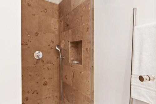 Modern Portuguese 1bed flat in Belém - image 12