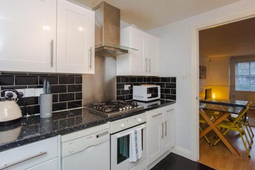 Contemporary 1BD Flat in Camberwell Oval - image 2