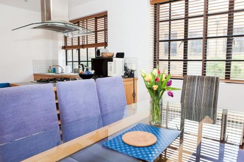 Spectacular Central 4-Bed Close To London Eye - image 14