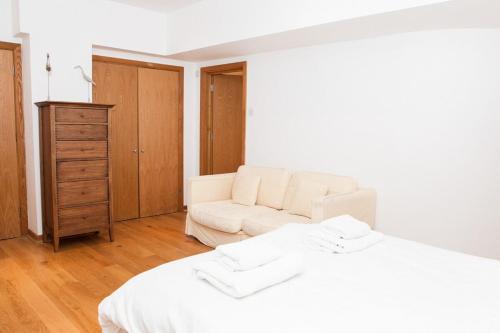 Spectacular Central 4-Bed Close To London Eye - image 4