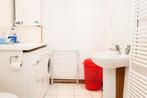 Spectacular Central 4-Bed Close To London Eye - image 3