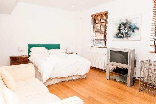 Spectacular Central 4-Bed Close To London Eye - image 6