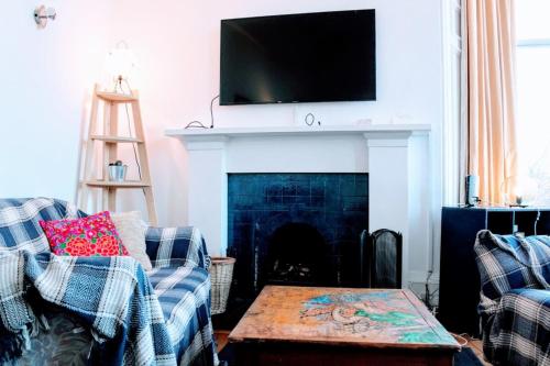 Traditional apartment oer the Meadows - Sleeps 11 - image 9