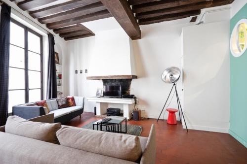 Parisian flat wterrace in Saint Michel-Notre Dame - image 10
