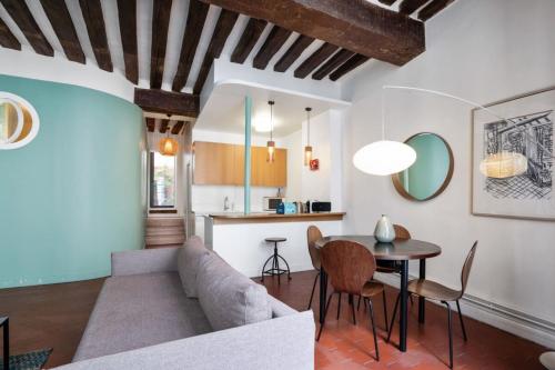Parisian flat wterrace in Saint Michel-Notre Dame - image 3