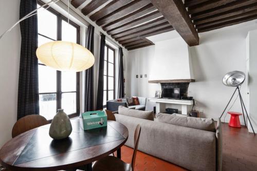 Parisian flat wterrace in Saint Michel-Notre Dame - main image