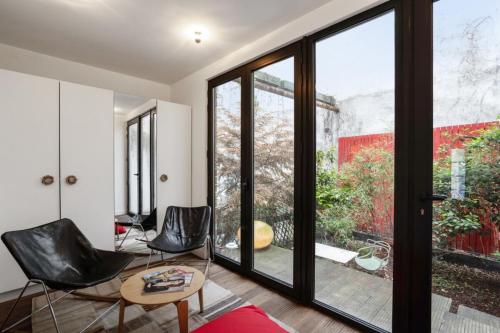 Parisian flat wterrace in Saint Michel-Notre Dame - image 2