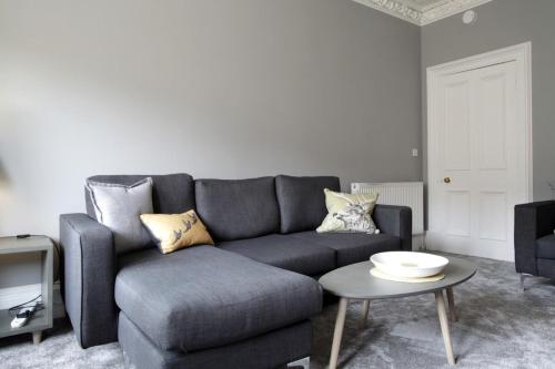Stylish Two Bed Bruntsfield Apartment Edinburgh - image 5