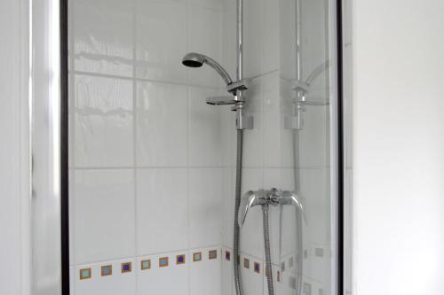 Stylish Two Bed Bruntsfield Apartment Edinburgh - image 2