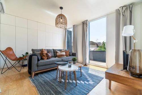 Modern 1BD w AC & Balcony! Lisbon