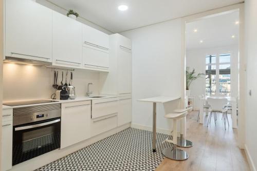 Stunning 2 Bedroom amd Bath Apartment in Eixample