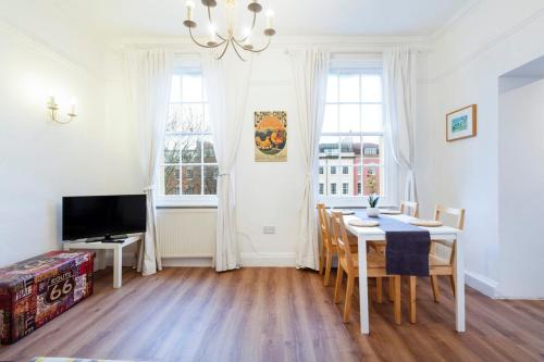 The Parade Central Flat with Parking - image 6