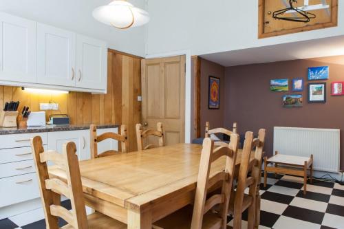 Amazing 4 Bedroom Apartment Just Off The Meadows