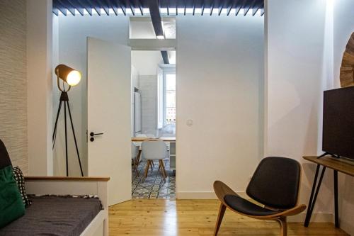 Colourful and Tasteful 2bedroom Apartment in Graça - image 4