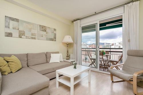 Elegant 3 Bed with views of Sagrada Familia - main image