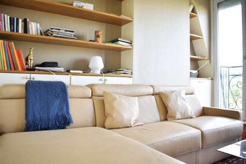 Fully Renovated Bright Studio With High View - image 8