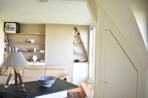 Fully Renovated Bright Studio With High View - main image