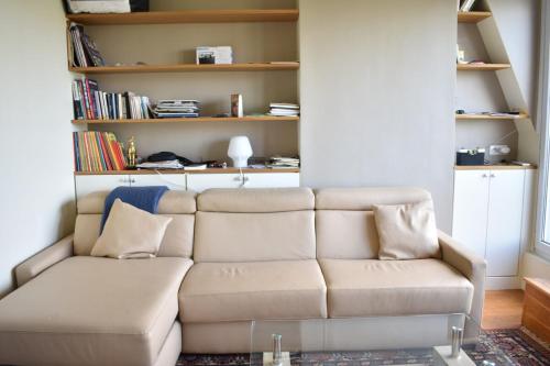 Fully Renovated Bright Studio With High View - image 4