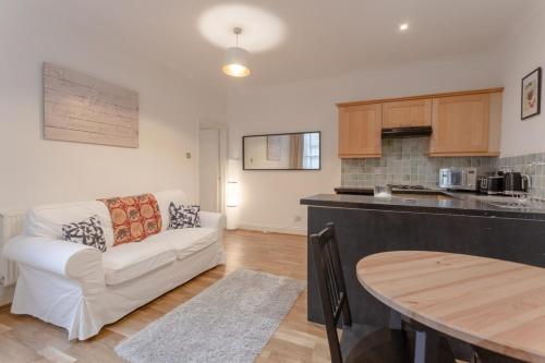 Newly Refurbished 2 Bedroom Property in Clapham