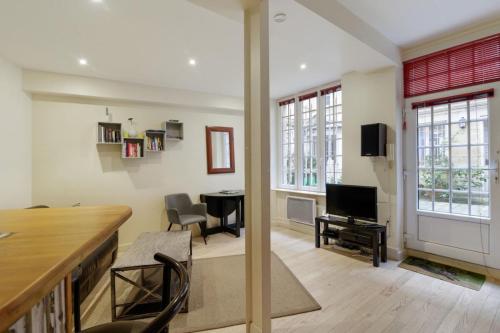 New renovated Saint Germain 2BD - image 4