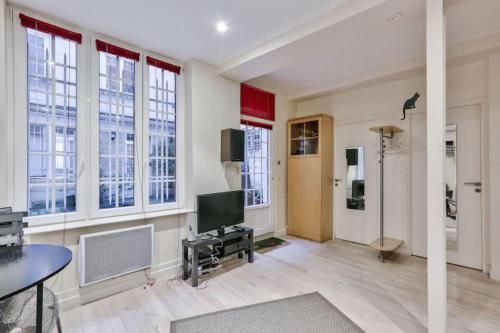 New renovated Saint Germain 2BD - image 9