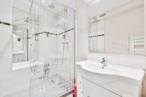 New renovated Saint Germain 2BD - image 12