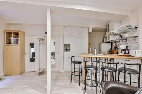 New renovated Saint Germain 2BD - image 11