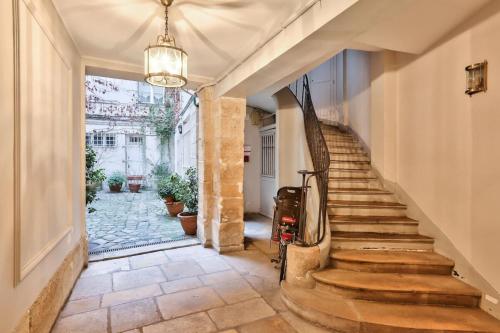 New renovated Saint Germain 2BD - image 3