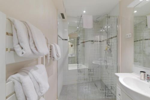 New renovated Saint Germain 2BD - image 8