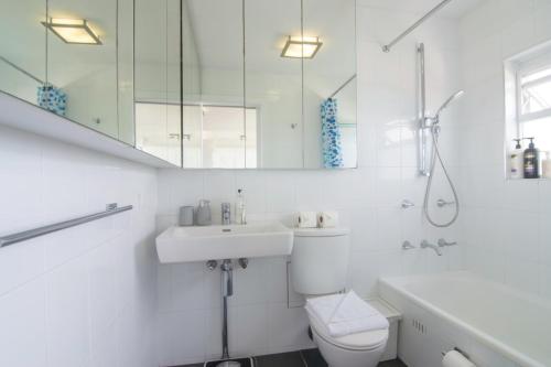 Bright Studio with Amazing City Views - main image
