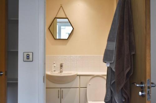 Stylish and Super-Central 2 Bedroom Modern Apartment