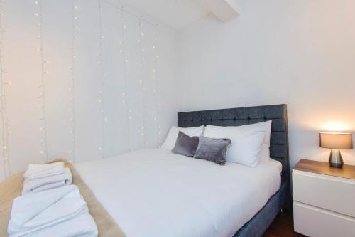 SALE 50 off! SuperHost! Newly refurbished!