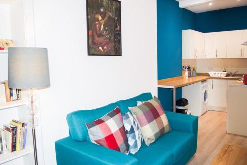 Bright & cosy home near city centre! Sleeps 4 - main image
