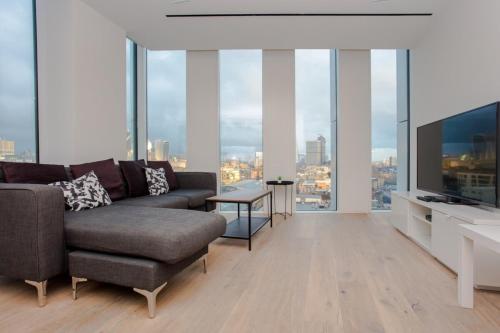 Modern And Stylish 2-BD Flat W' A Stunning View London 