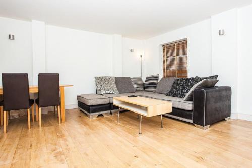 Amazing Spacious 1bd 15 Mins To Central London, Vauxhall, London