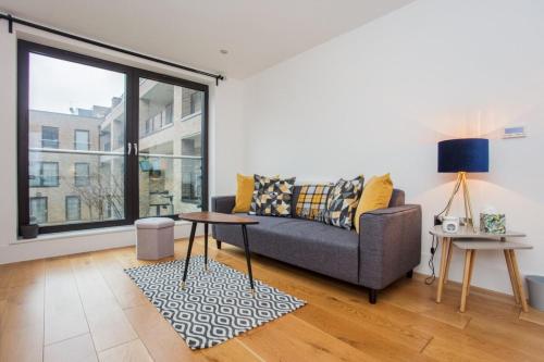 Stunning Modern 1 Bed Flat near Canary Wharf Zone2