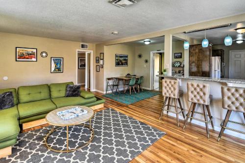 Vintage Downtown Vegas Retreat Less Than 3 Mi to Strip!, Лас-Вегас (фото 8)