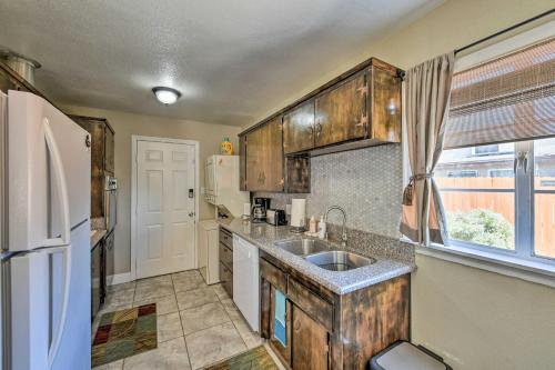 Vintage Downtown Vegas Retreat Less Than 3 Mi to Strip!, Лас-Вегас (фото 10)