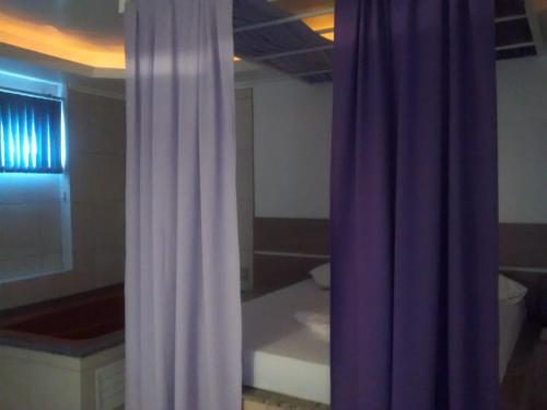 1 queen bed