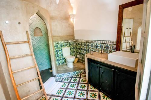 room detail thumbnail 2