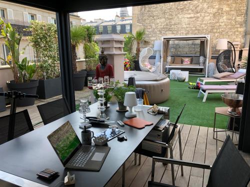 BEAUTIFUL PLACE WITH BREATHTAKING PRIVATE ROOFTOP TERRACE 210m2 IN CITY OF LOVE PARIS, Paříž (fotografie 8)