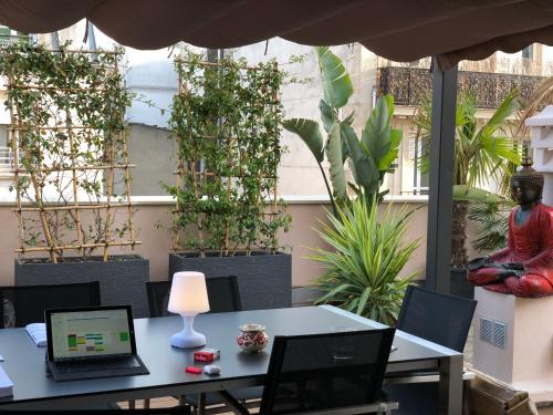 BEAUTIFUL PLACE WITH BREATHTAKING PRIVATE ROOFTOP TERRACE 210m2 IN CITY OF LOVE PARIS, Paříž (fotografie 7)