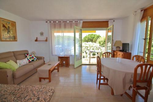 المرافق, 3X-ROYAL C212-ber in Sant Joan de Palamos