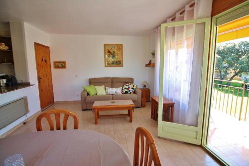 المرافق, 3X-ROYAL C212-ber in Sant Joan de Palamos