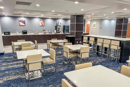 레스토랑, 윈게이트 바이 윈덤 파나마시티 지역 린헤이븐 (Wingate by Wyndham Panama City Area Lynn Haven) in 파나마 시티 (FL)
