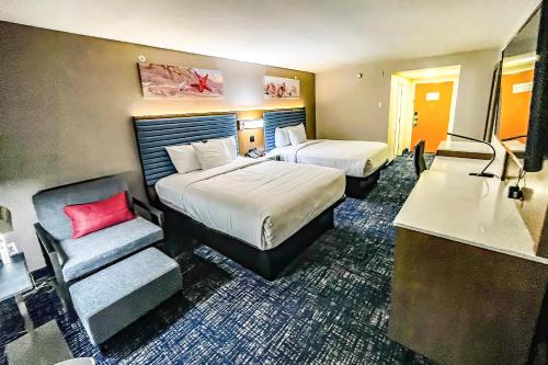 2 queen beds