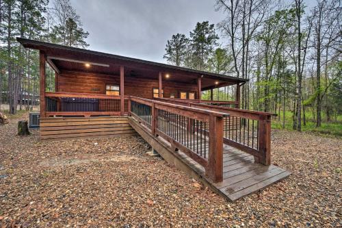Casa Luna Cabin with Fire Pit in Broken Bow!