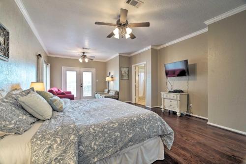 Waterfront Lake Conroe Home with Decks! - image 10